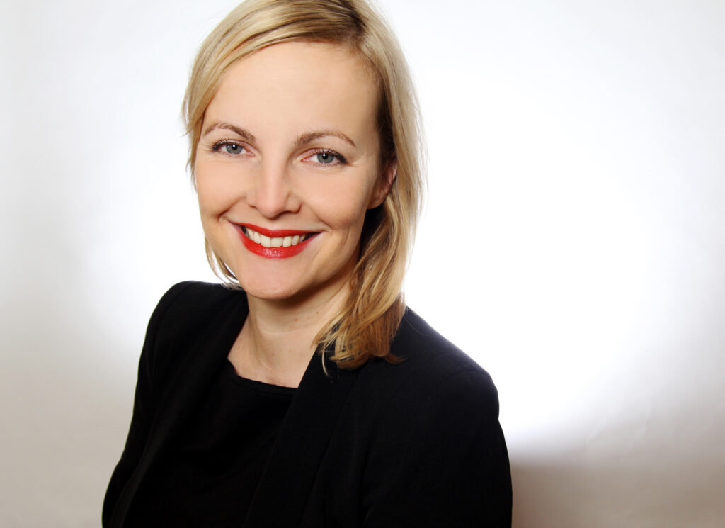 Porträtfoto von Professorin Sarah Jastram