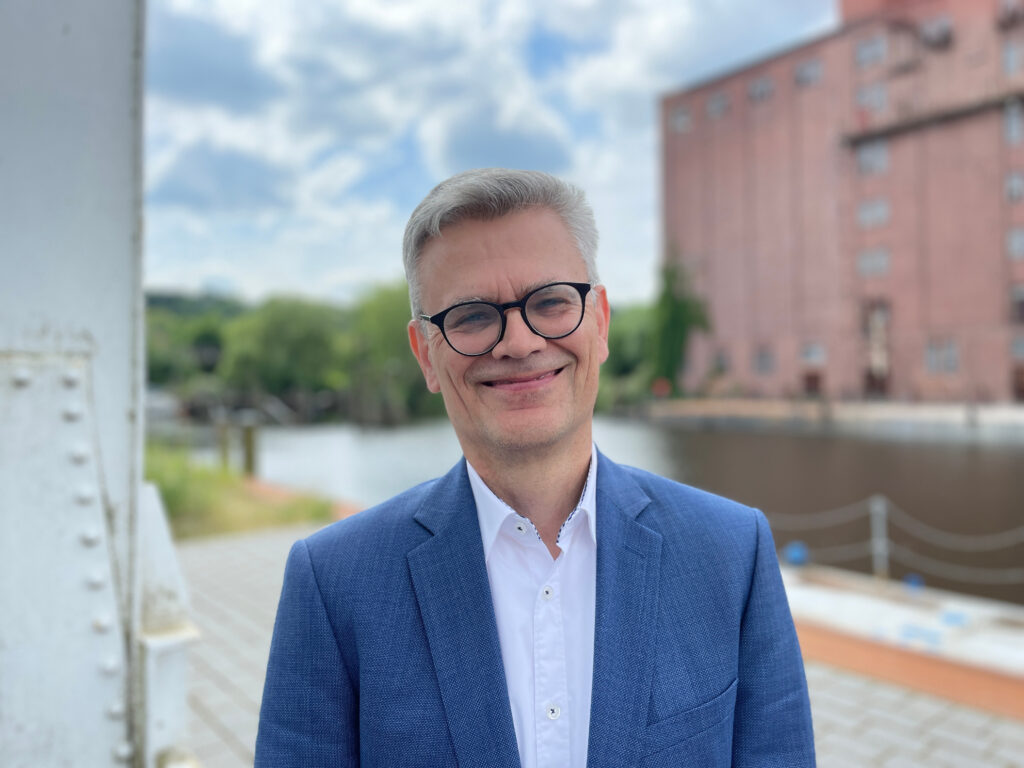 Foto of Prof. Christian Schuster.